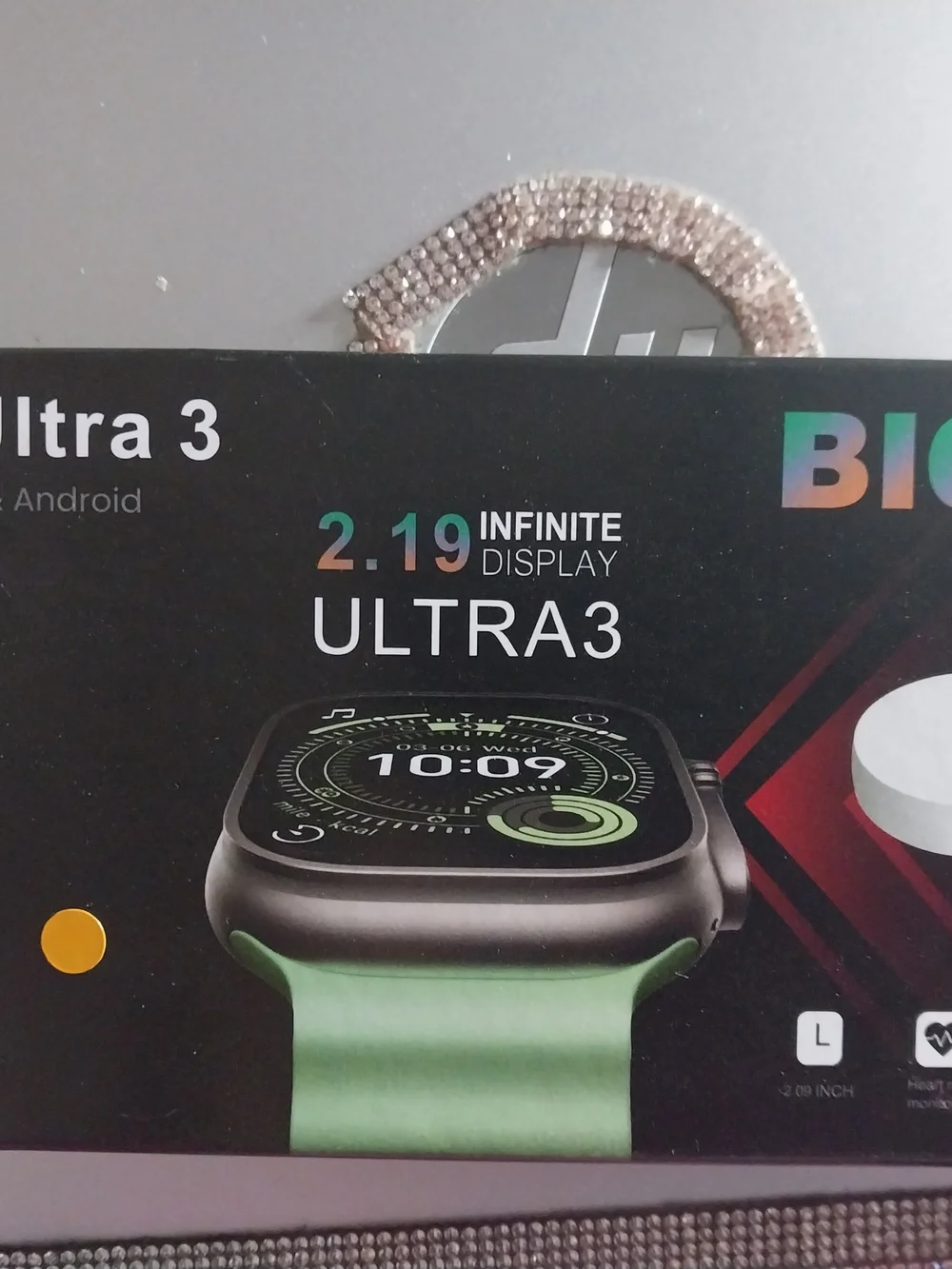 Ultra3 Smartwatch with Green Band